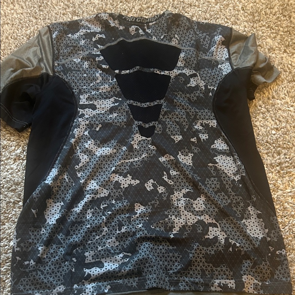 Nike Men's Gray and Black Short Sleeve Tee - Picture 3 of 4